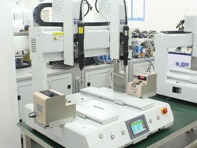 自動鎖螺絲機(jī)的好處與特點(diǎn)-堅豐股份